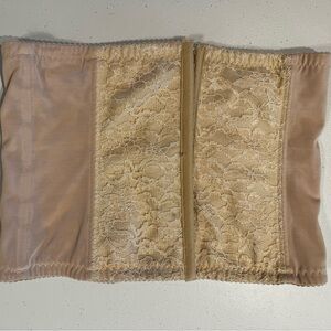 Elegant Lace Women's Intimate in Cream